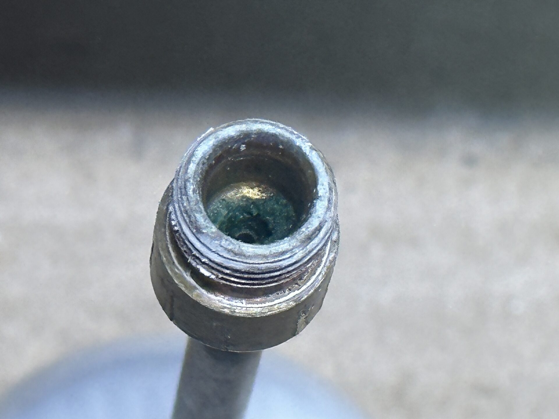 コールマン505Bの燃焼不具合｜フューエルチューブの分解洗浄 - Outdoor Fan